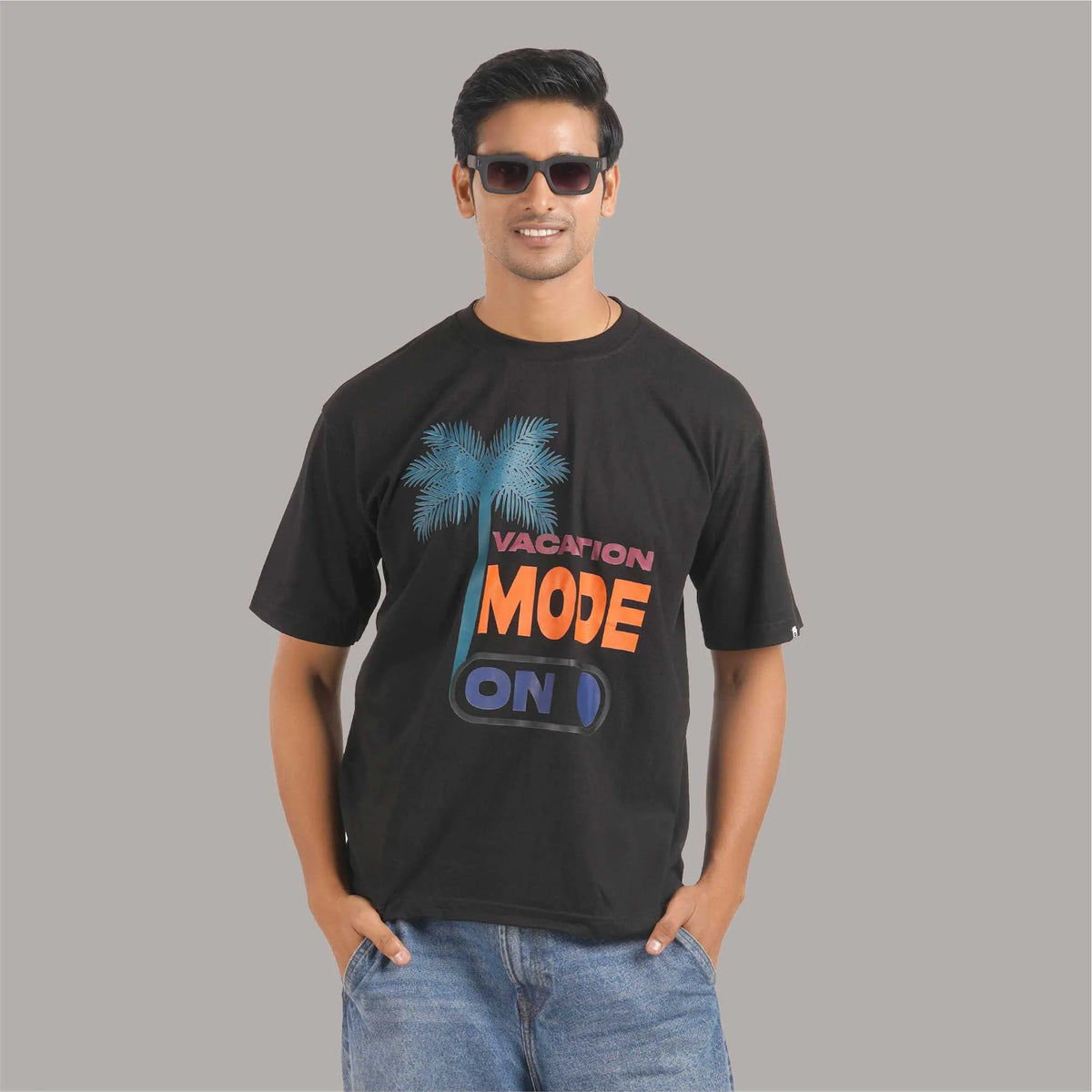 Vacation Mode On : Black oversized T-shirt with 'Vacation Mode On' graphic print, drop shoulders, round collar, 100% cotton.