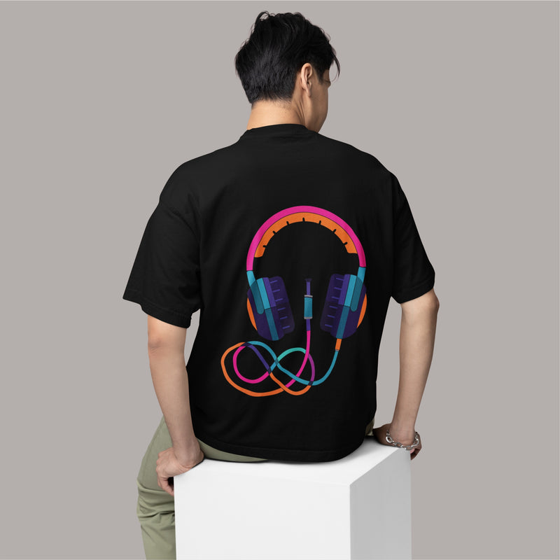 Upgrade your streetwear with a men’s headphone oversized t-shirt in black. Perfect for music lovers and casual outfits!