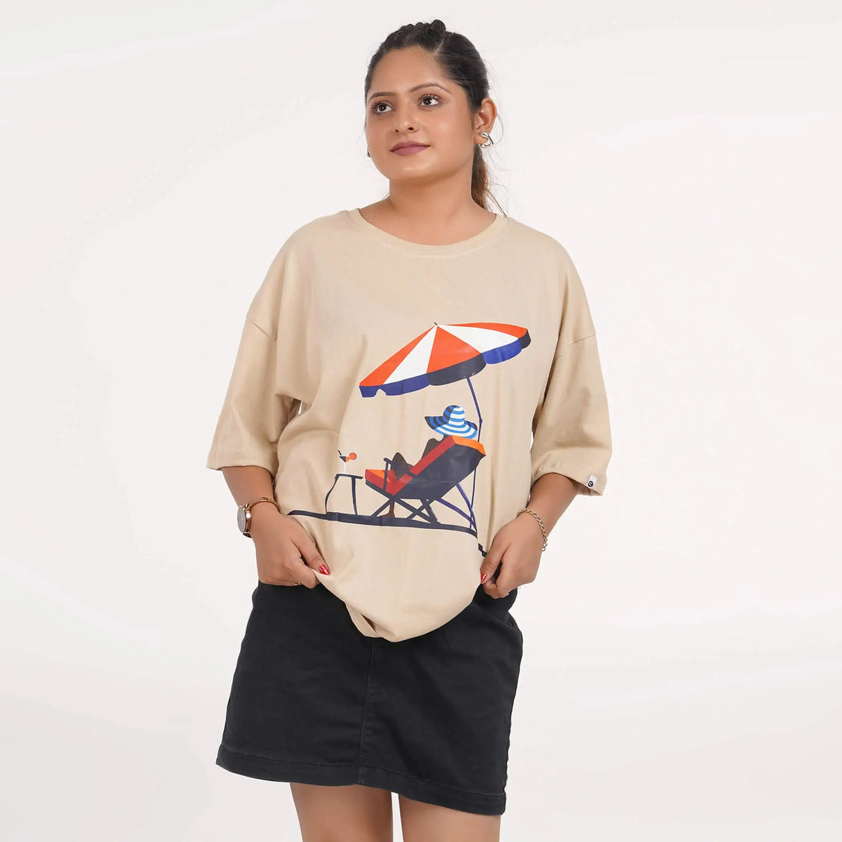 Buy Sun Beach beige oversized T-shirt, round collar, drop shoulders, beach print, 100% cotton. Buy online.