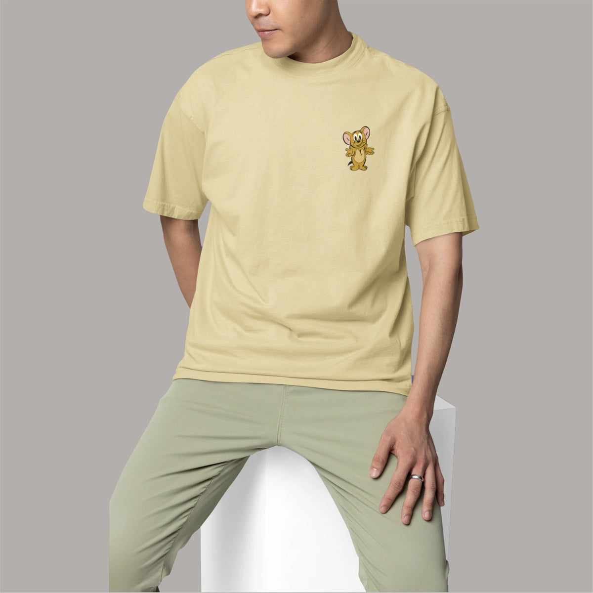 Get the Jerry Oversized T-Shirt in Beige, designed for a relaxed fit. Ideal for both men and women who love comfortable fashion.