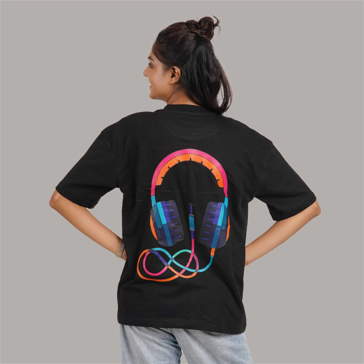 Headphone black T-shirt, oversized fit, cotton print, drop shoulders, round neck, 100% cotton. Buy online.