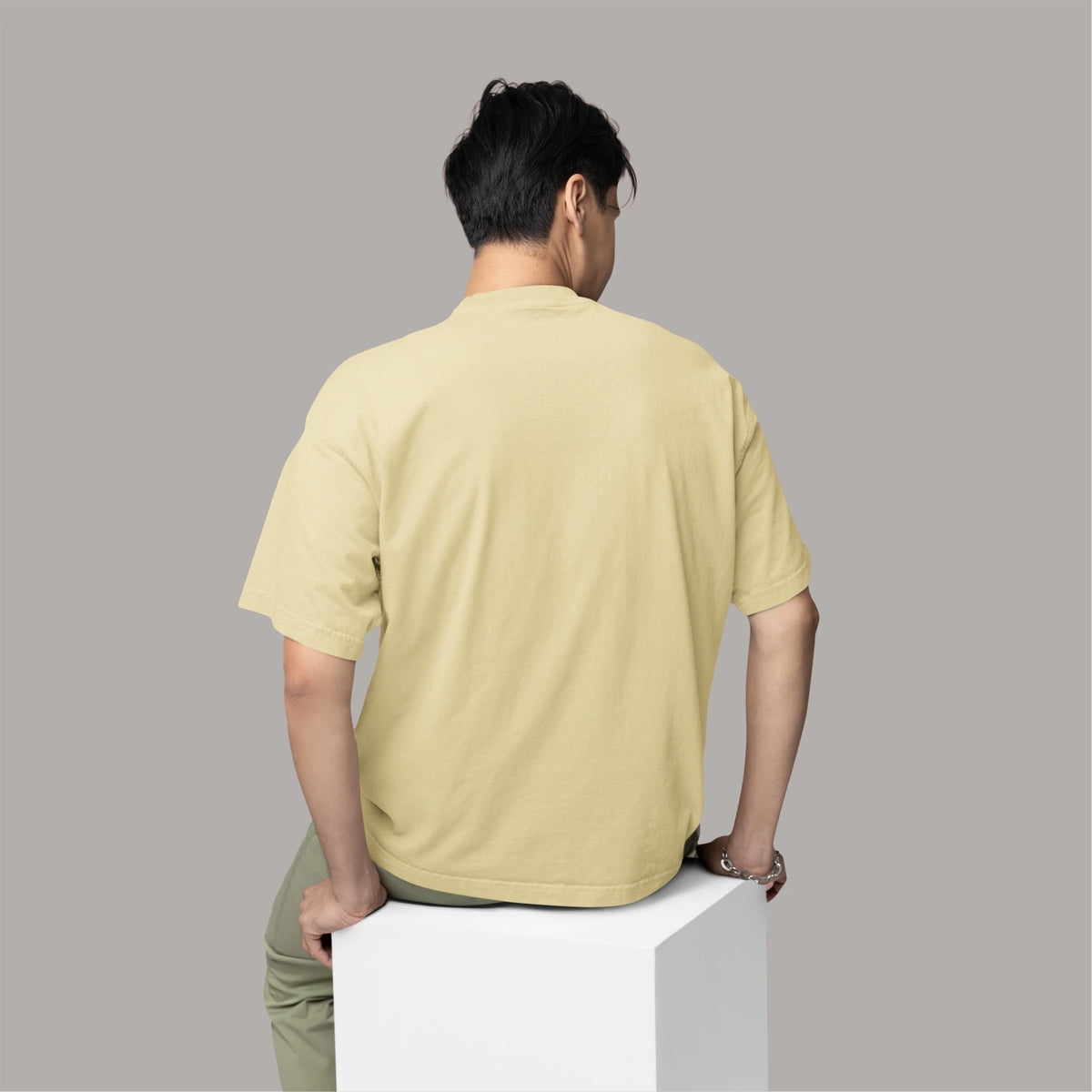 Jerry Oversized T-Shirt in Beige, perfect for men and women looking for a comfortable, oversized tee with a modern, relaxed vibe.