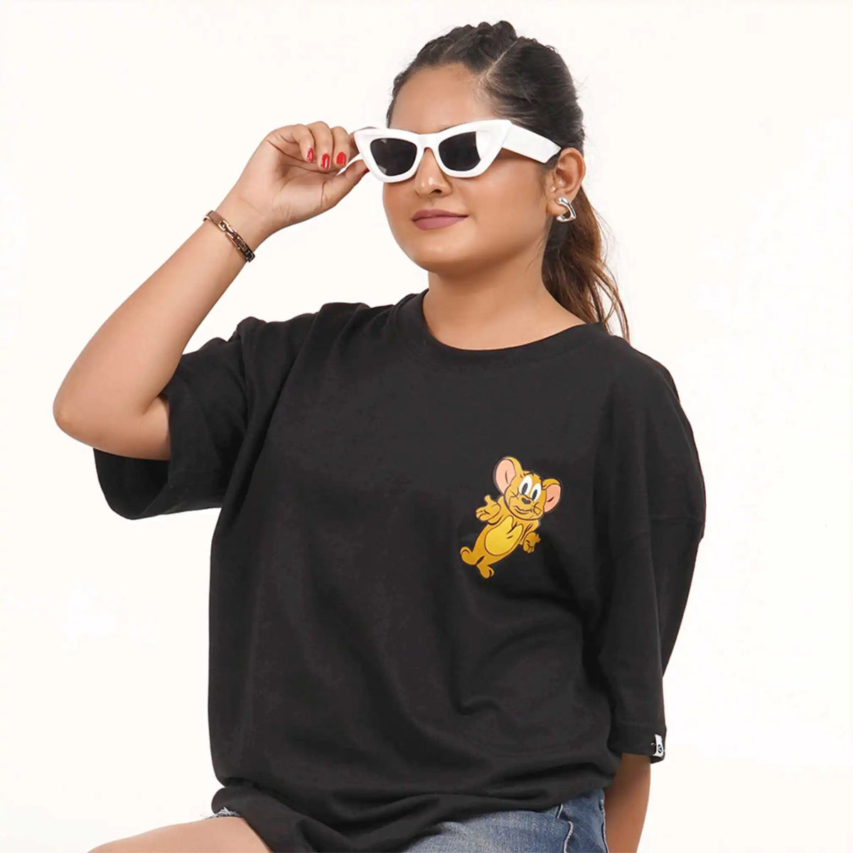 Jerry black T-shirt, women's oversized fit, drop shoulders, round neck, 100% cotton. Buy online.