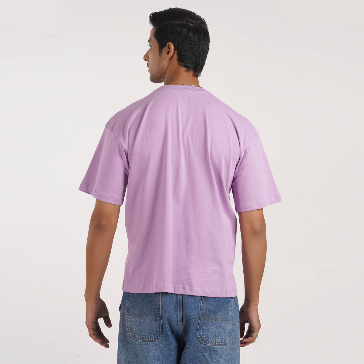 Men's lavender oversized T-shirt with drop shoulders and graphic print, crafted from 100% cotton for comfort and style.
