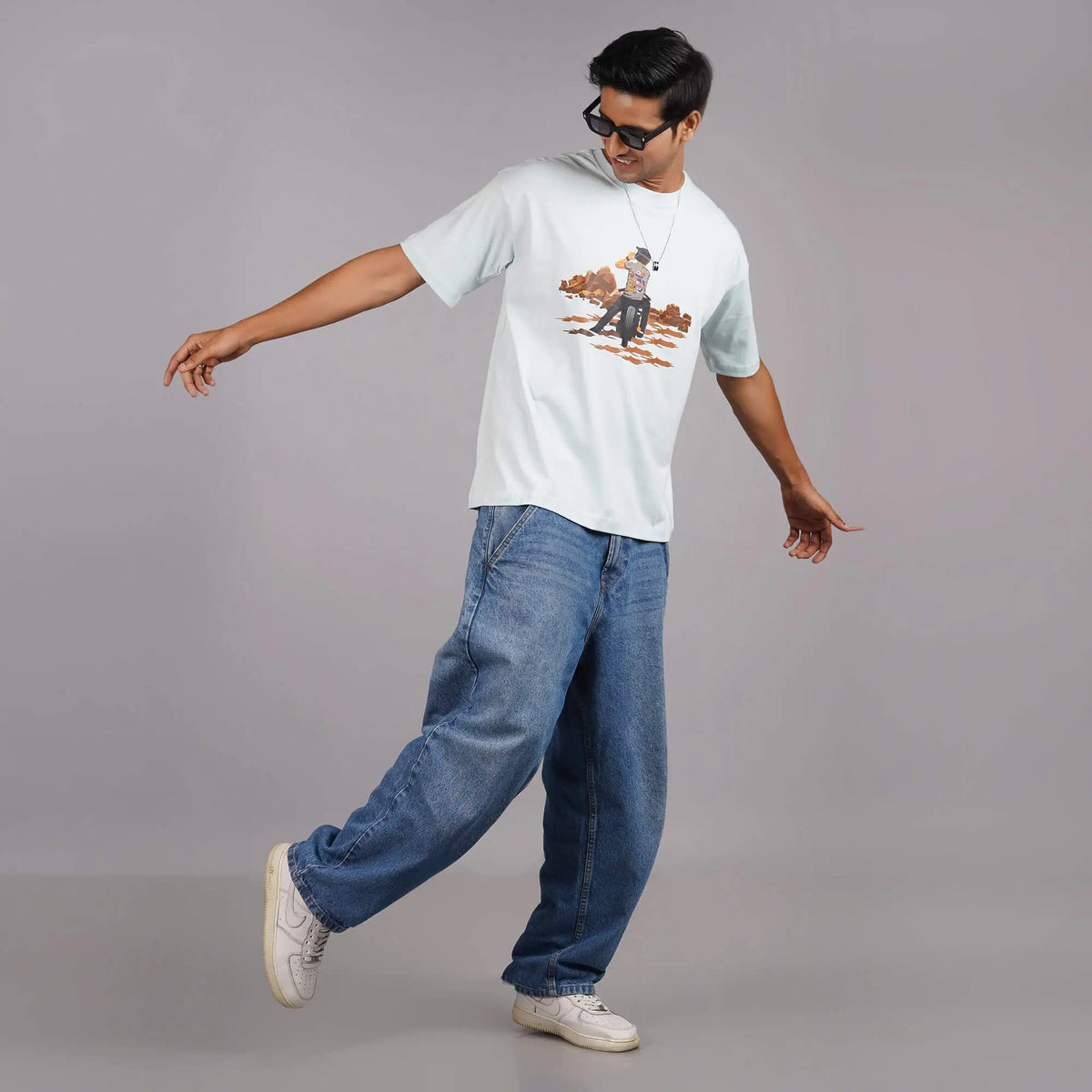 Get the Only Biker oversized t-shirt in AQUA BLUE, combining comfort and style. Perfect for any casual outing.