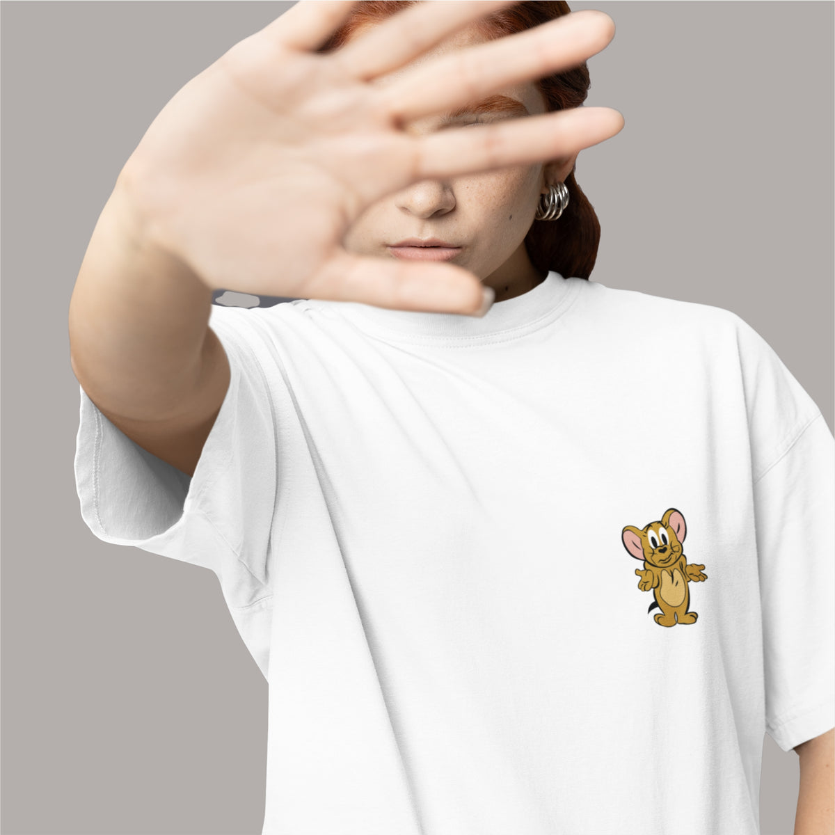 Oversized White T-Shirt with Jerry Design – Stay trendy with this cool and relaxed-fit white t-shirt.