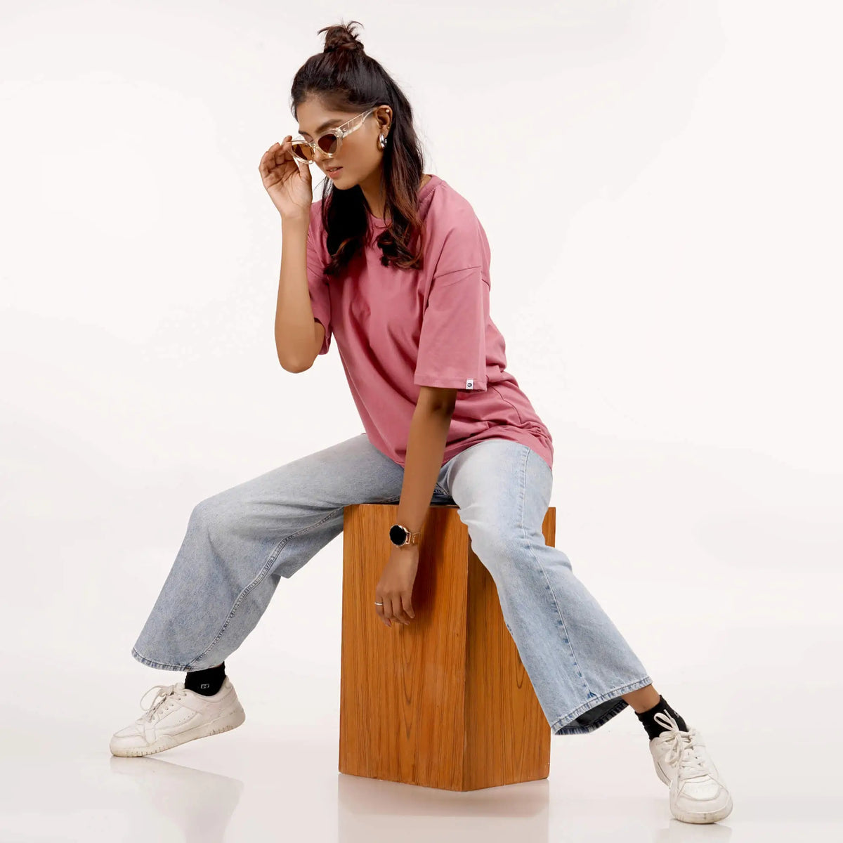 Plain T-shirt : pink oversized T-shirt for women with drop shoulder design and round collar. Cotton material for easy wear.