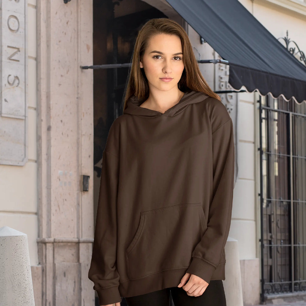 vGet your perfect coffee brown oversized hoodie for women. Stay warm, comfy, and effortlessly chic. Don't miss out—buy now!