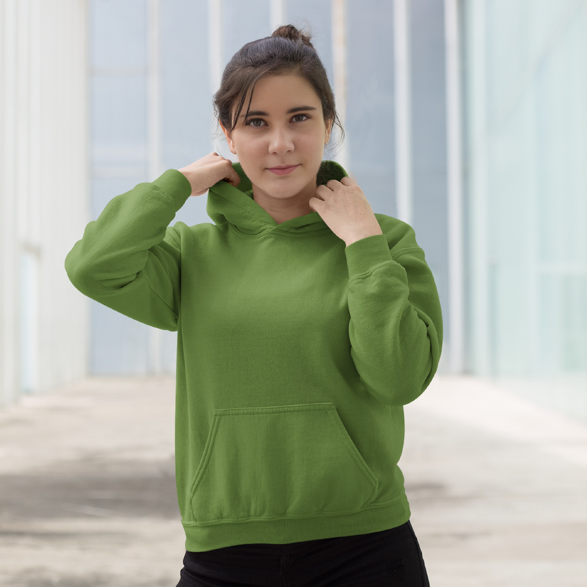 Stay warm and fashionable in a women’s oversized moss green hoodie. A versatile and comfy pick for any season. Limited stock—order now!