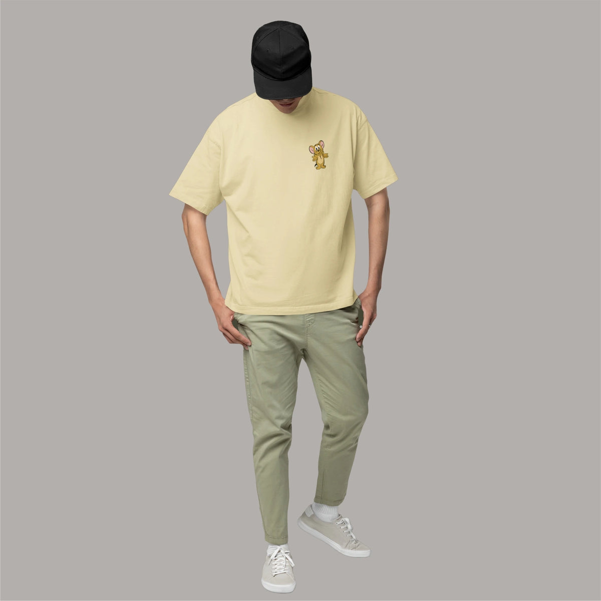 With its relaxed, roomy style, the Jerry Oversized Beige T-Shirt is a unisex essential that will keep you looking chic for any informal occasion.